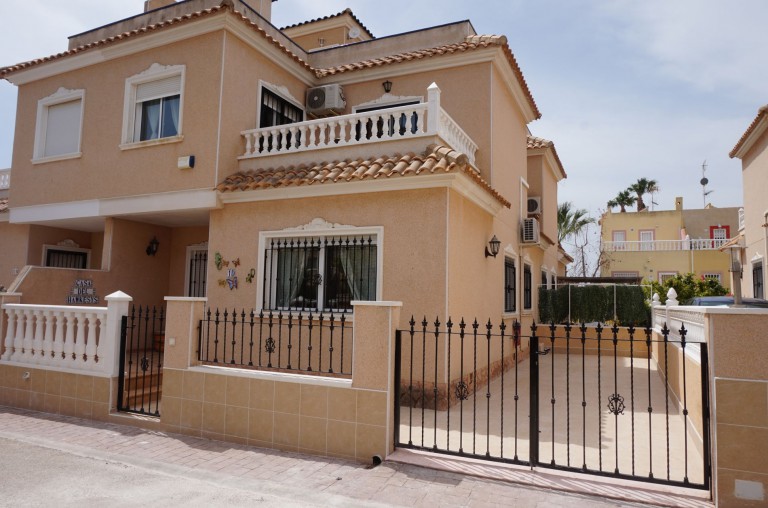 Villa Rentals Villamartín, Cádiz, Murcia No Booking Fees
