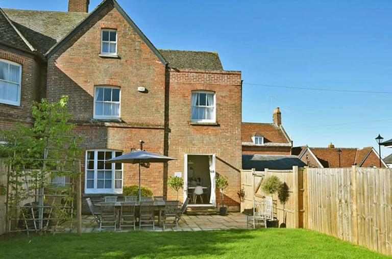 Holiday Cottages Southbourne, Bournemouth, Dorset No Booking Fees