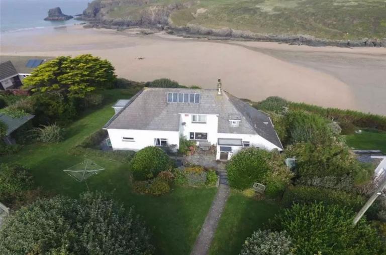 Holiday Cottages Porthcothan Bay, Cornwall No Booking Fees